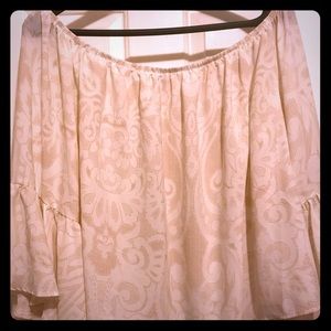 Cute off shoulder floral top 26/28W